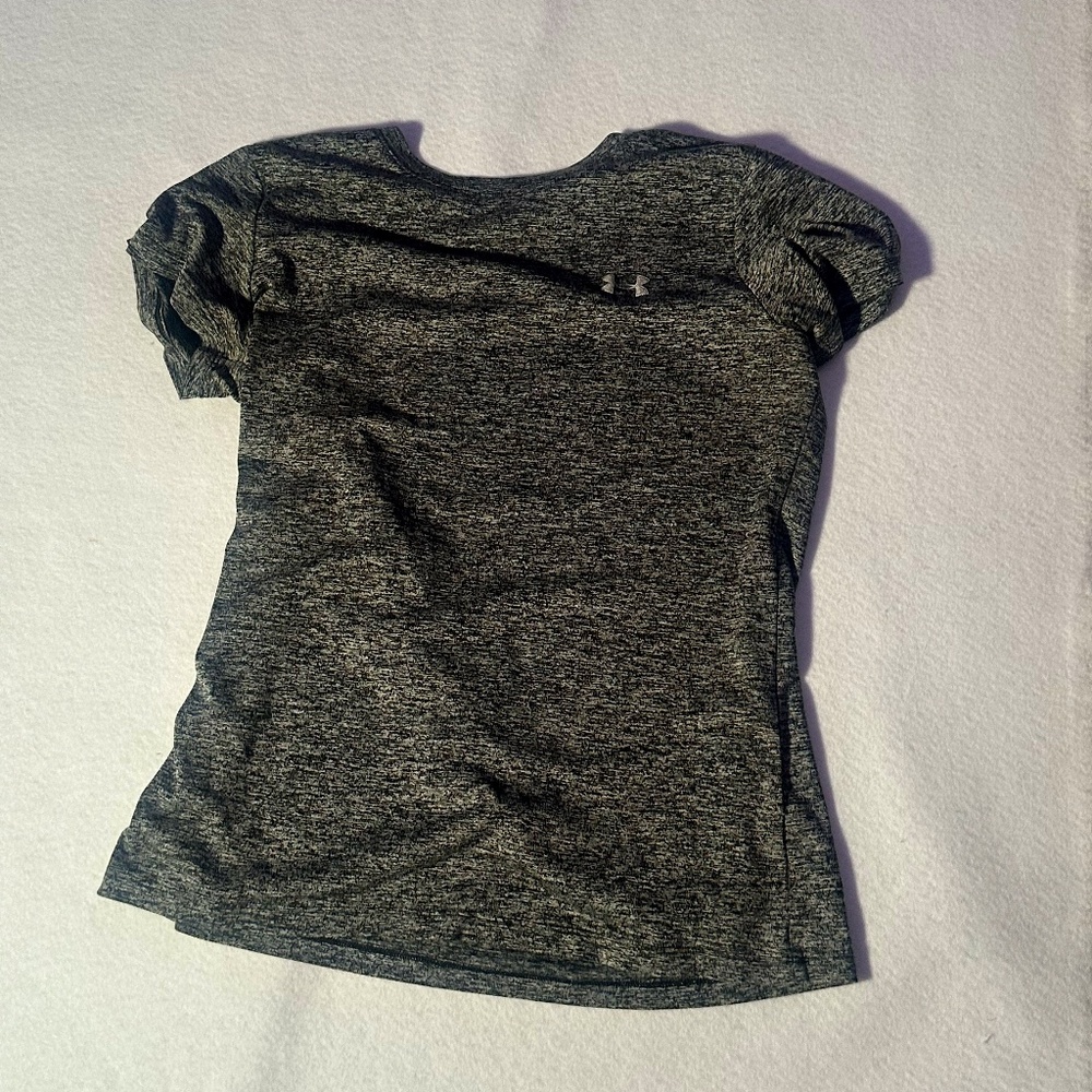 Under Armor Size Medium Grey Workout Top